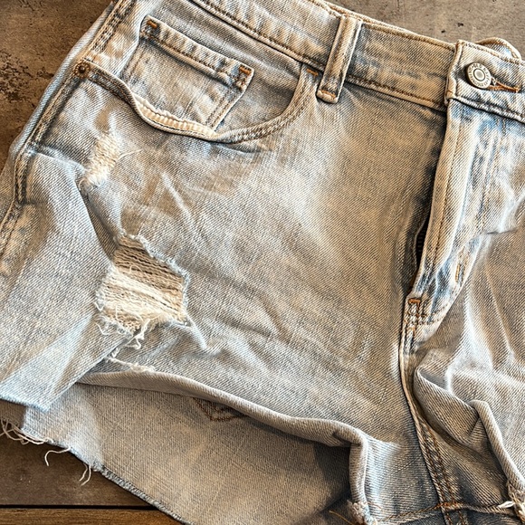 Old navy boyfriend Jean shorts - Picture 3 of 6